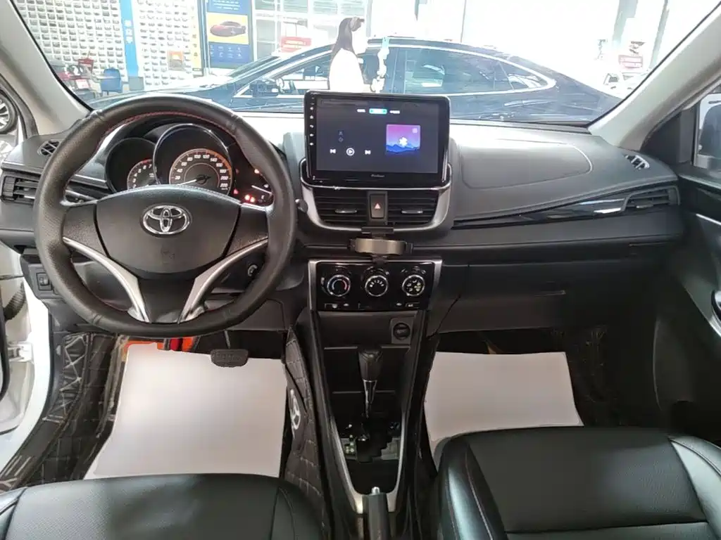 Toyota Yaris L — миниатюра 10