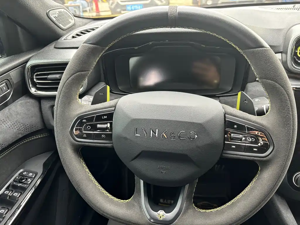 Lynk & Co 03 — миниатюра 12