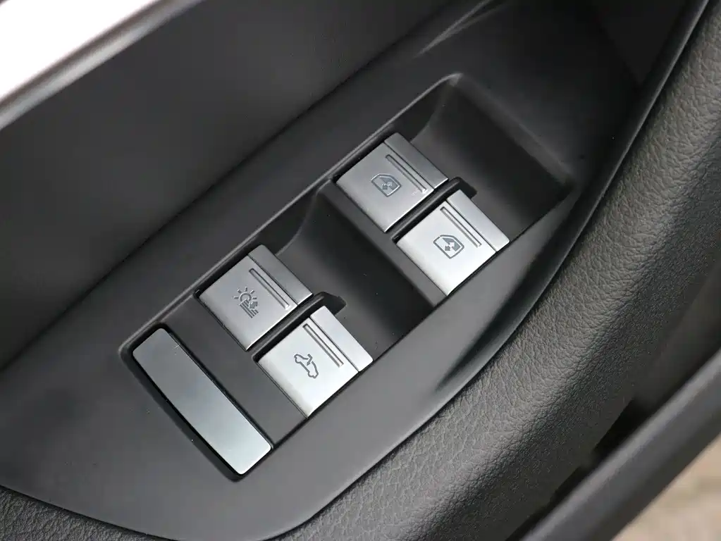 Audi A6L — миниатюра 10