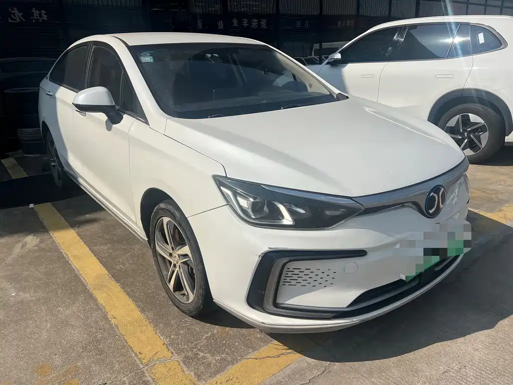 BAIC EU5 — миниатюра 3