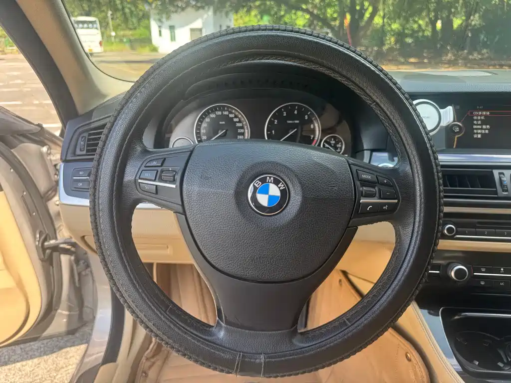 BMW 5 Series — миниатюра 9