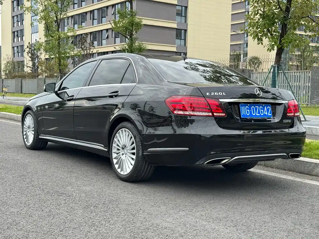 Mercedes-Benz E-Class — миниатюра 14