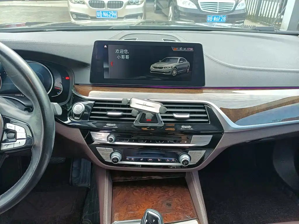 BMW 5 Series — миниатюра 9