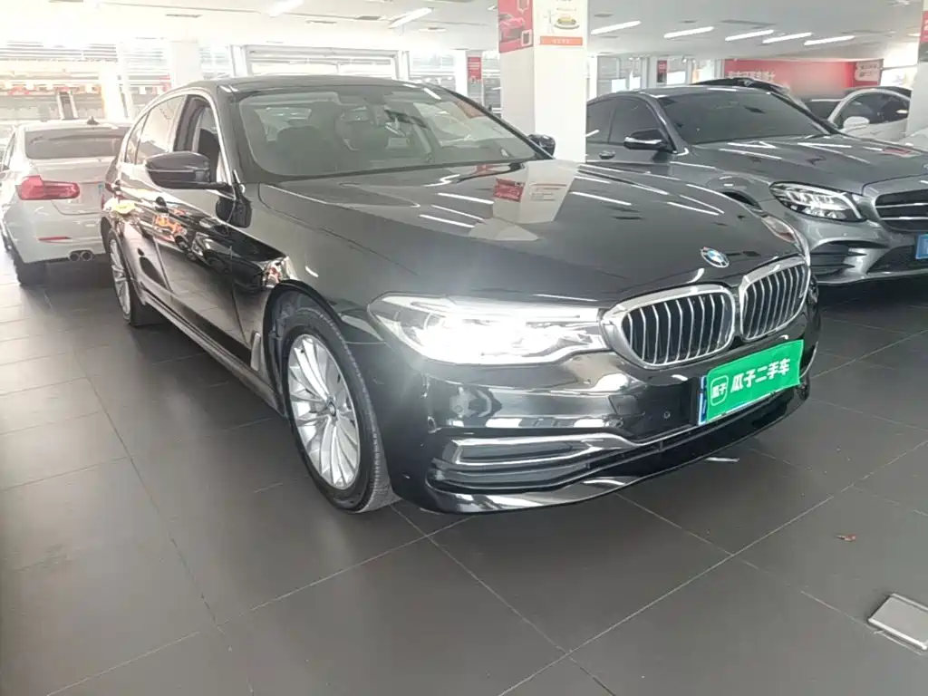BMW 5 Series — миниатюра 4