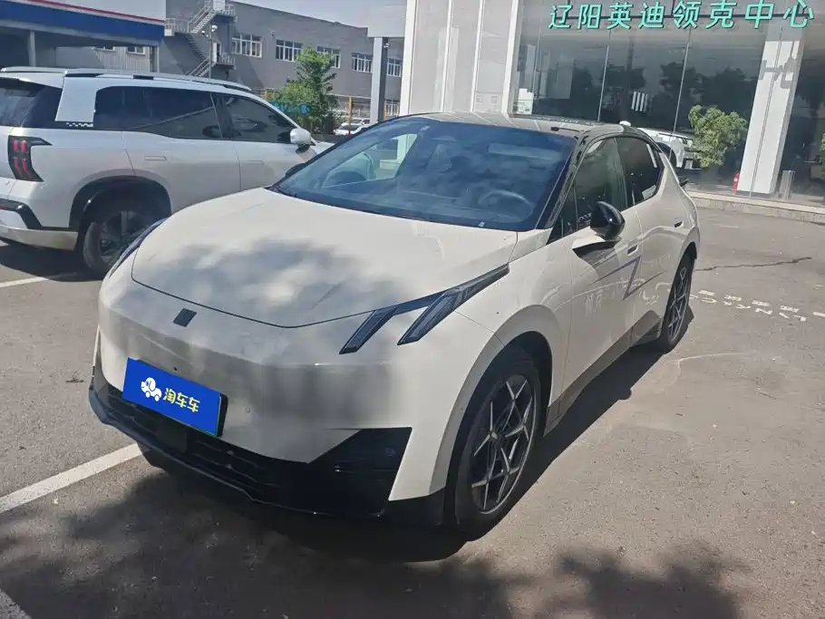 Lynk & Co Z20