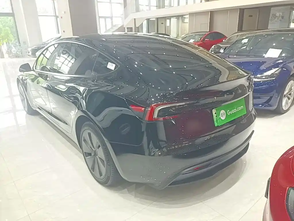 Tesla Model 3 — миниатюра 5