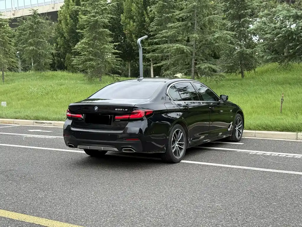 BMW 5 Series New Energy — миниатюра 7