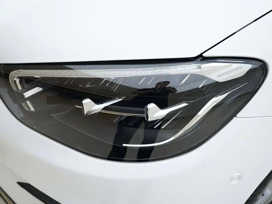 Mercedes-Benz E-Class — миниатюра 12