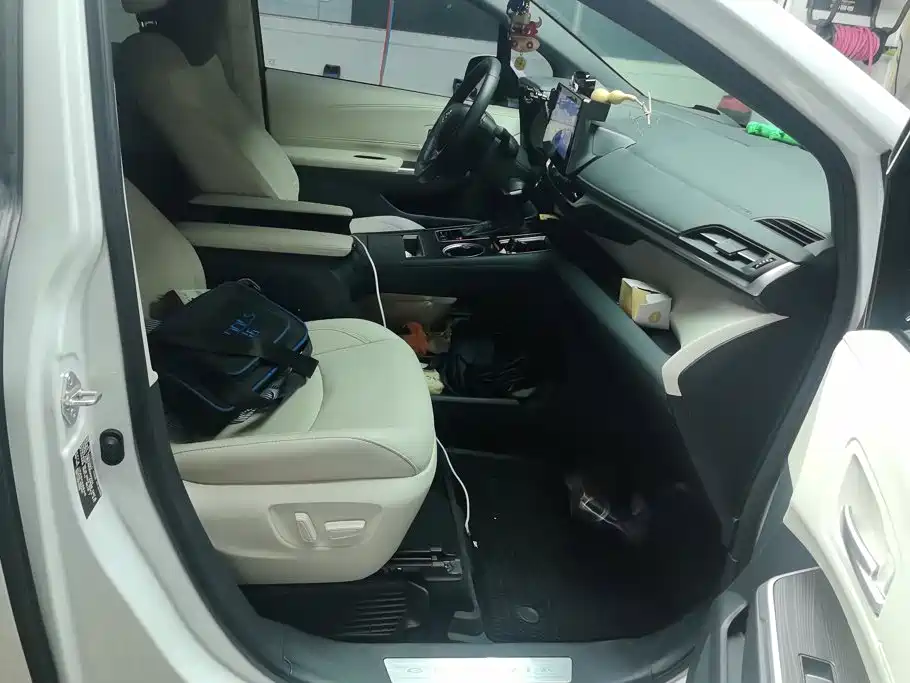 Toyota Granvia — миниатюра 8