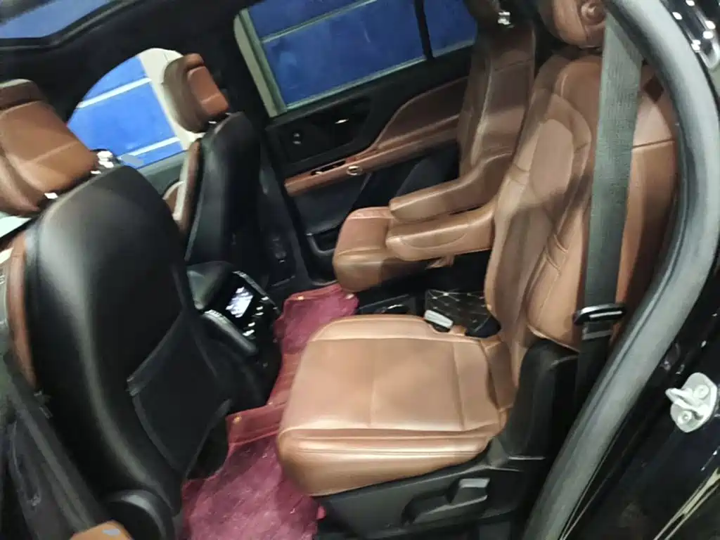 Lincoln Aviator — миниатюра 17