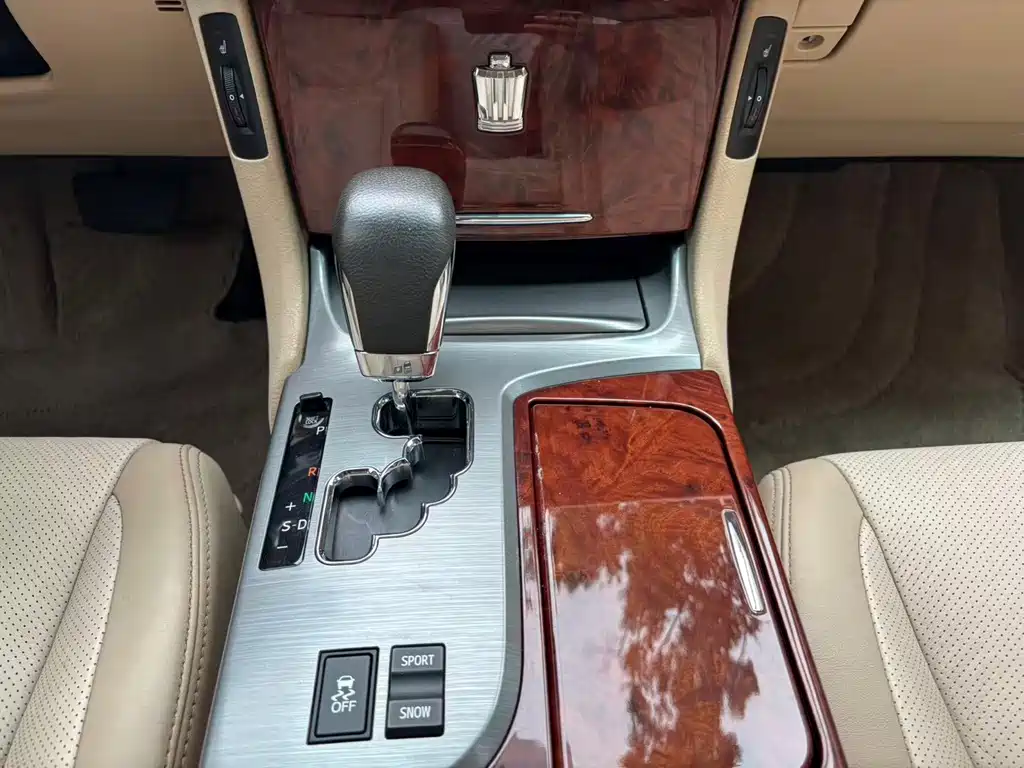 Toyota Crown — миниатюра 13