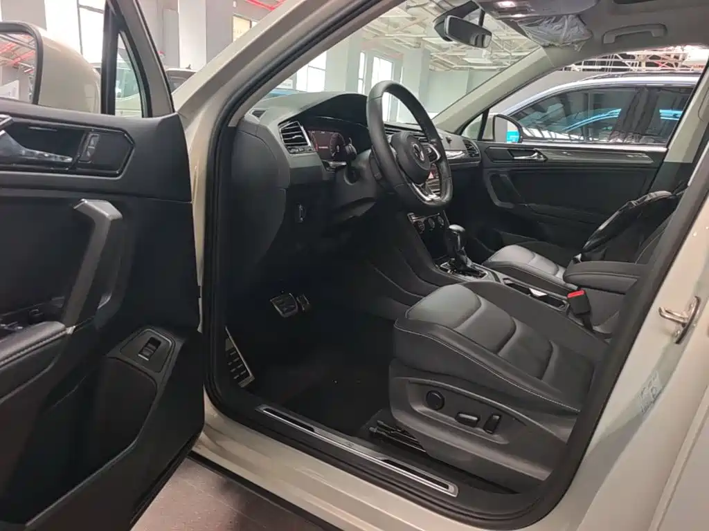 Volkswagen Tiguan L — миниатюра 21
