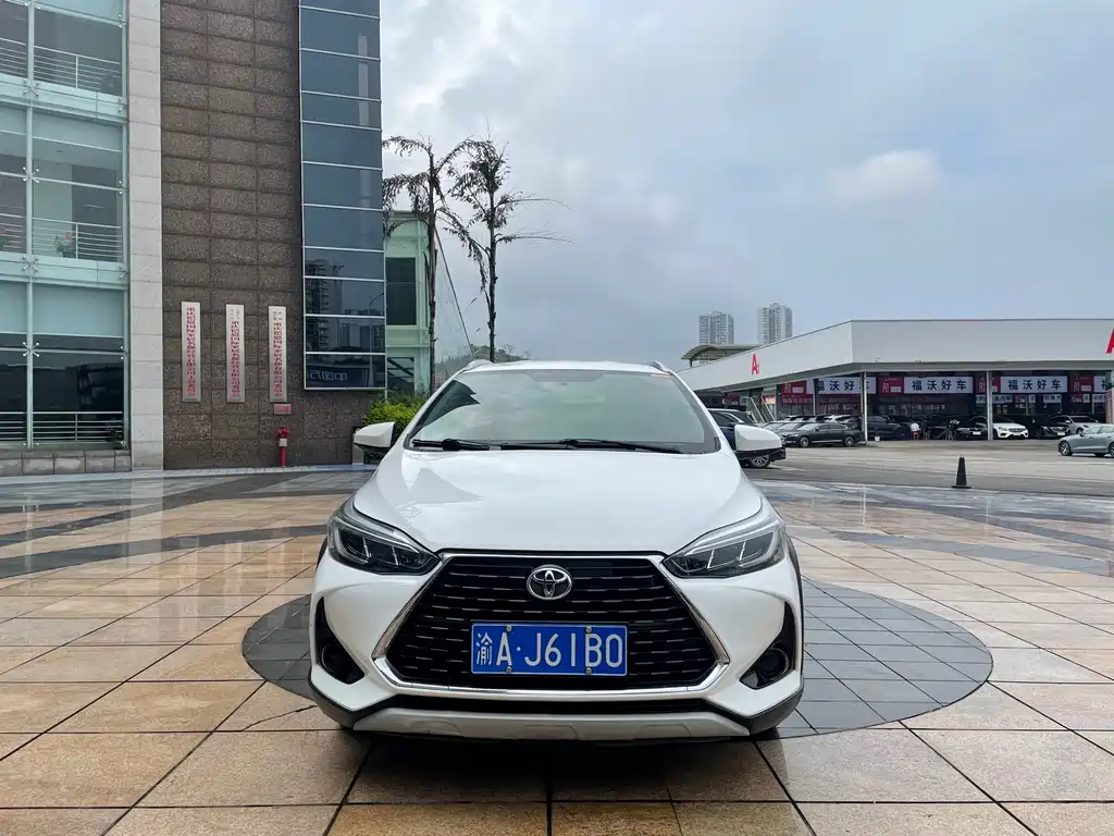 Toyota Yaris L — миниатюра 2