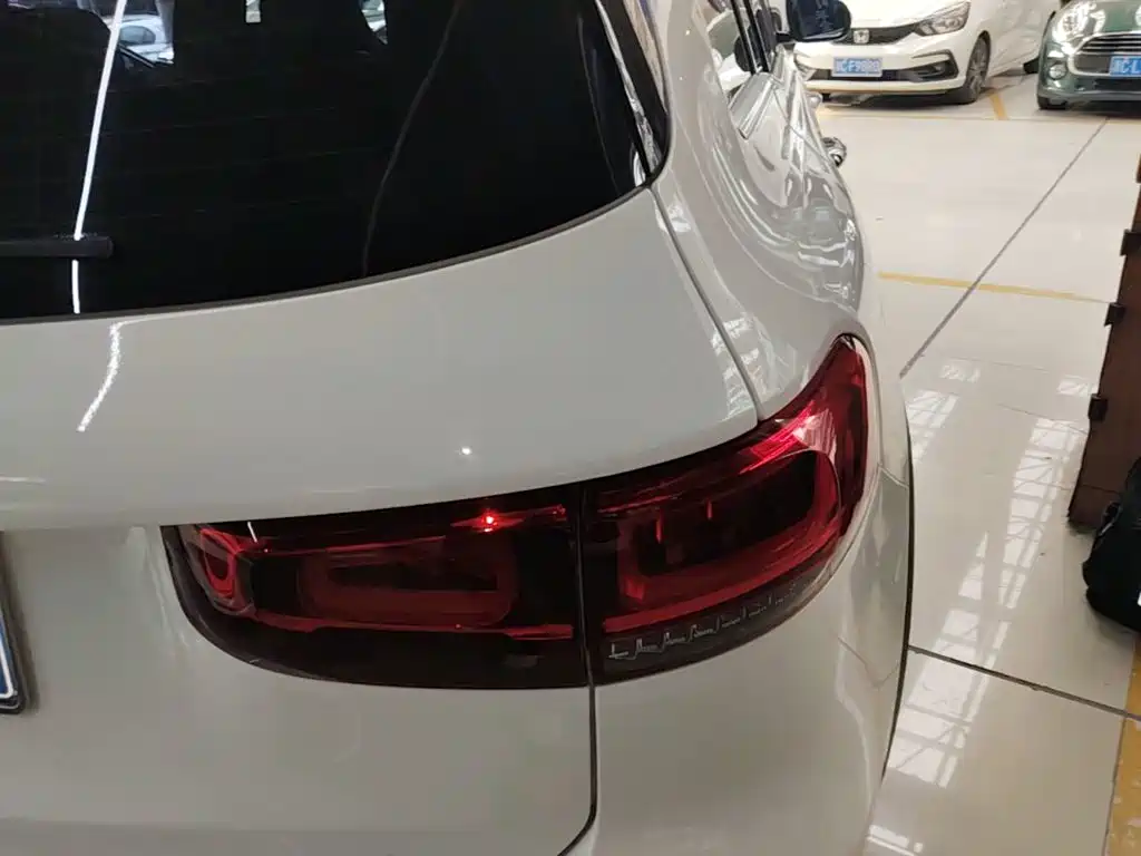 Mercedes-Benz GLB — миниатюра 8