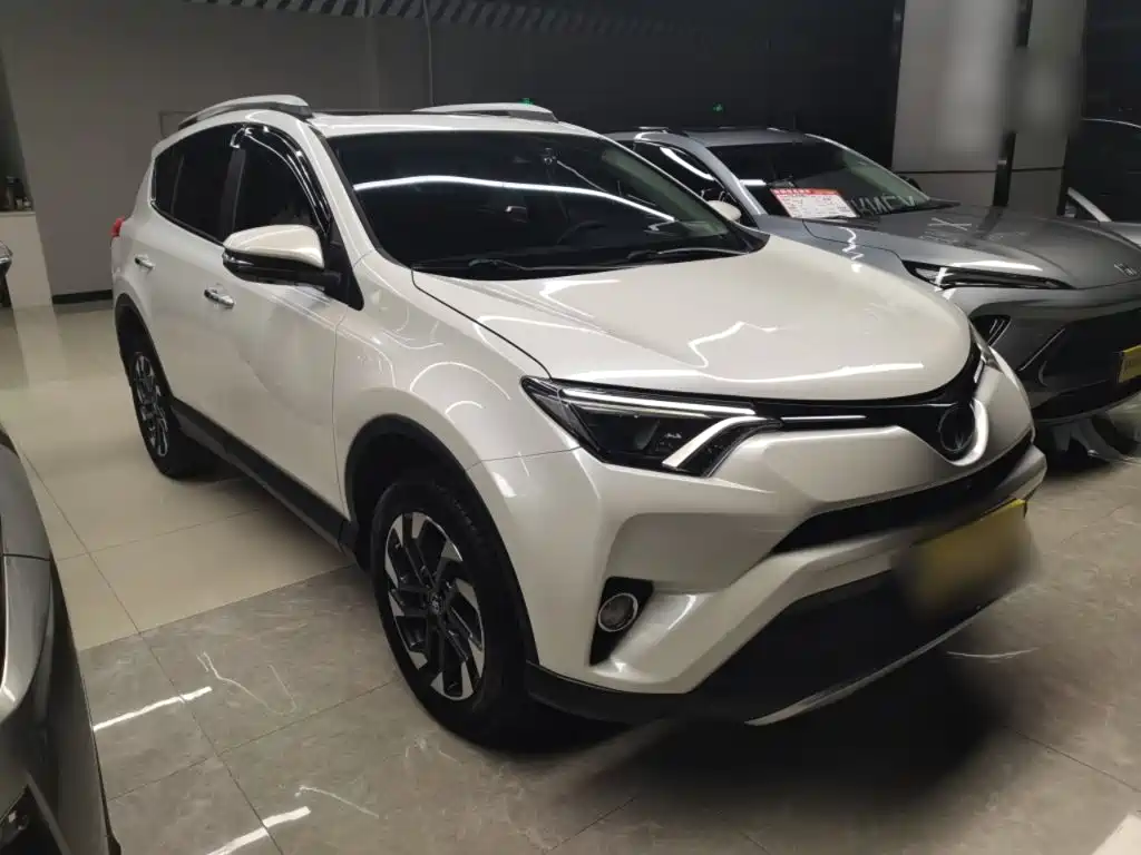 Toyota RAV4 — миниатюра 4