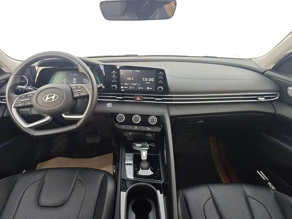 Hyundai Elantra — миниатюра 9