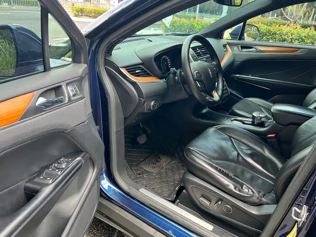 Lincoln MKC — миниатюра 8