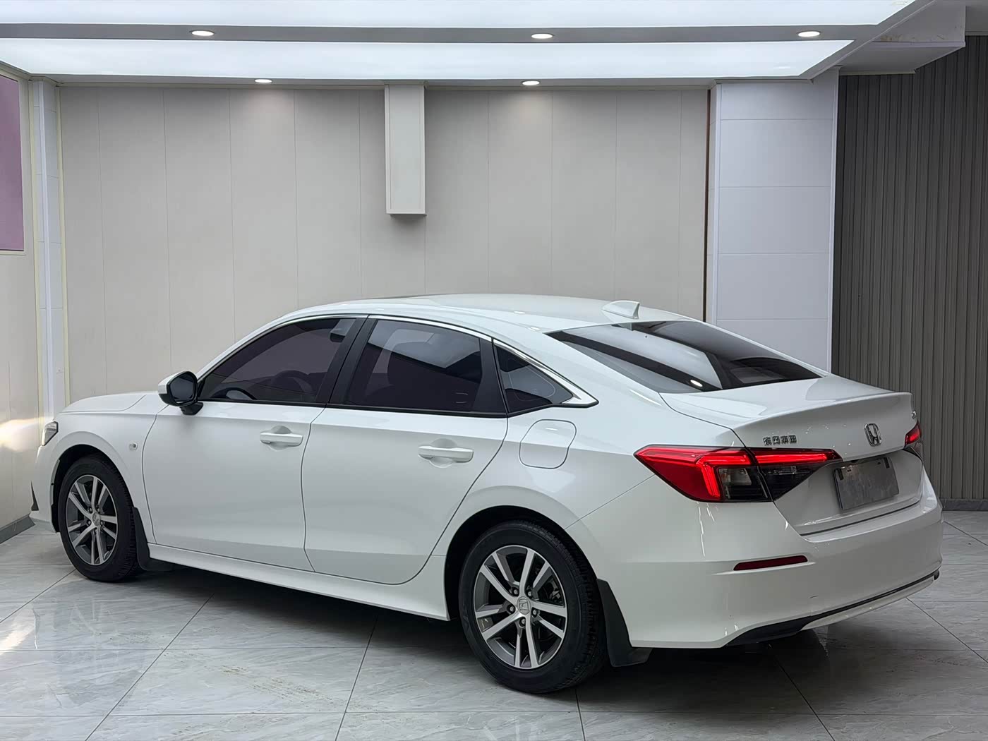 Honda Civic 1.5 л 2023 г. Белый, пробег 30000 км
