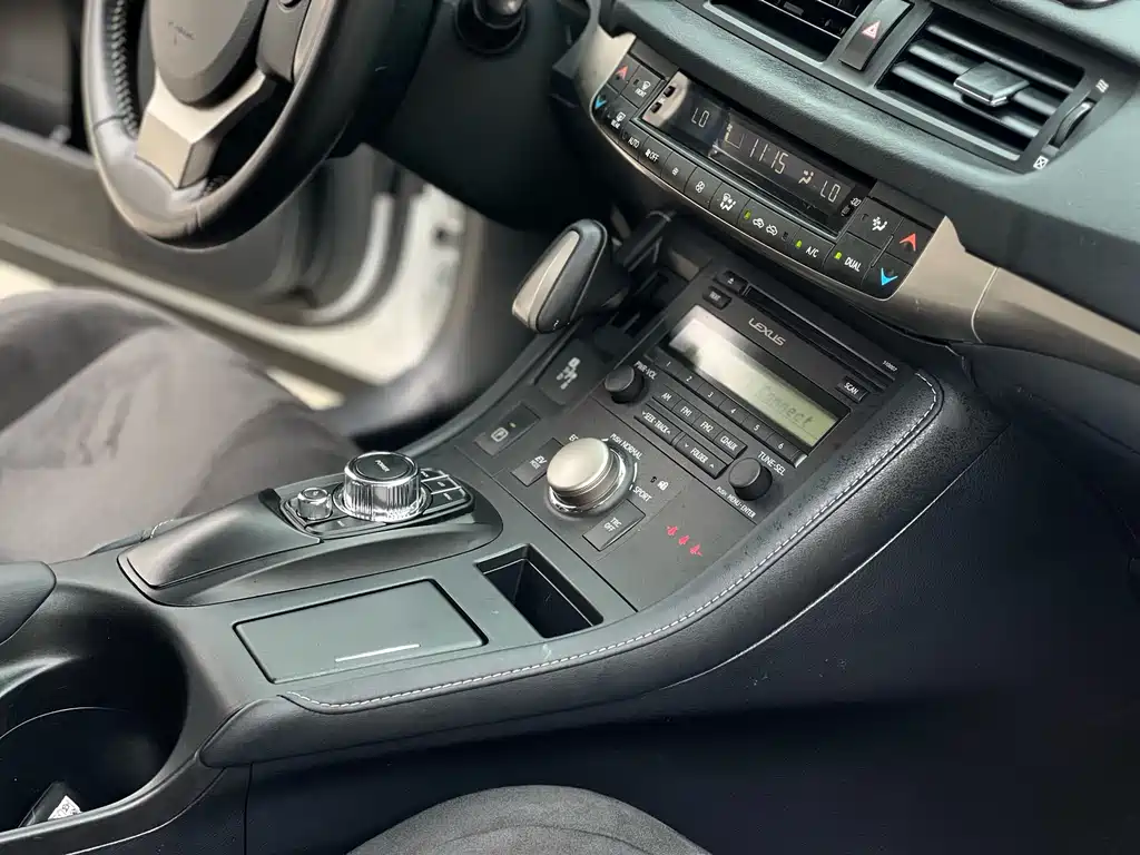 Lexus CT 2017 CT200h Elite V