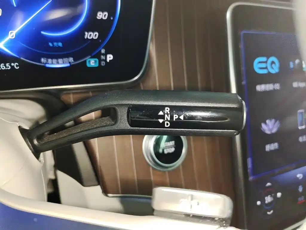 Mercedes-Benz EQE SUV — миниатюра 19
