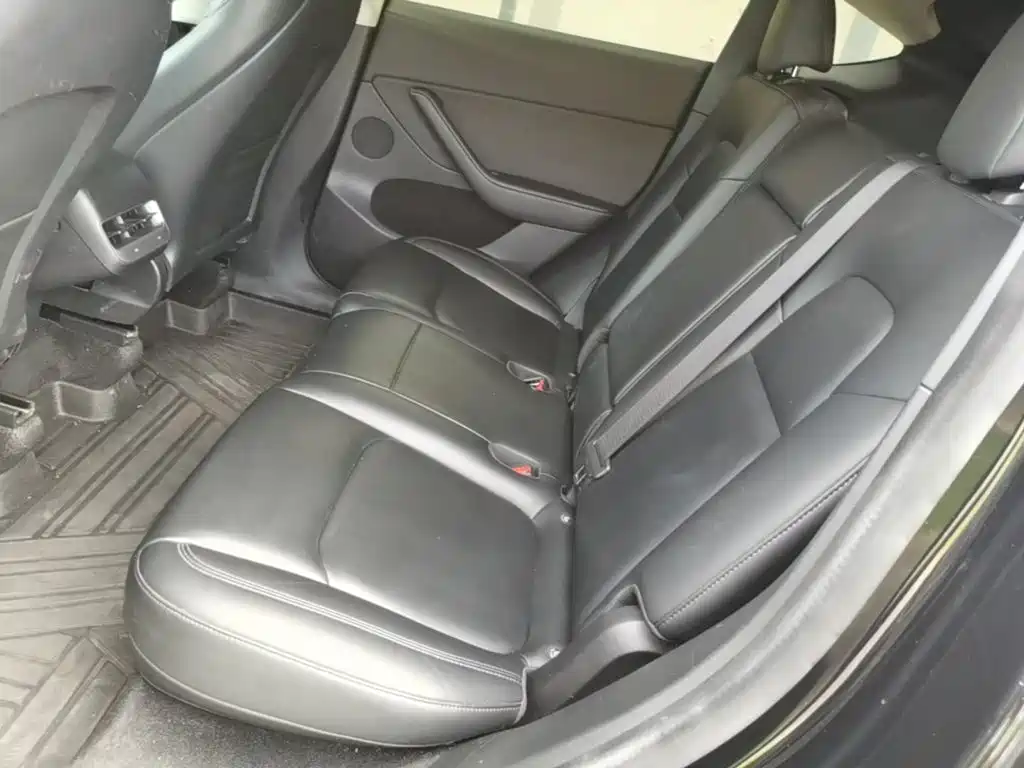 Tesla Model Y — миниатюра 17
