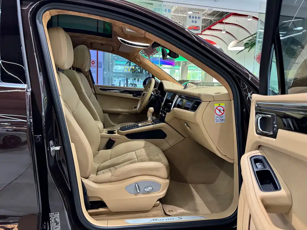 Porsche Macan — миниатюра 7