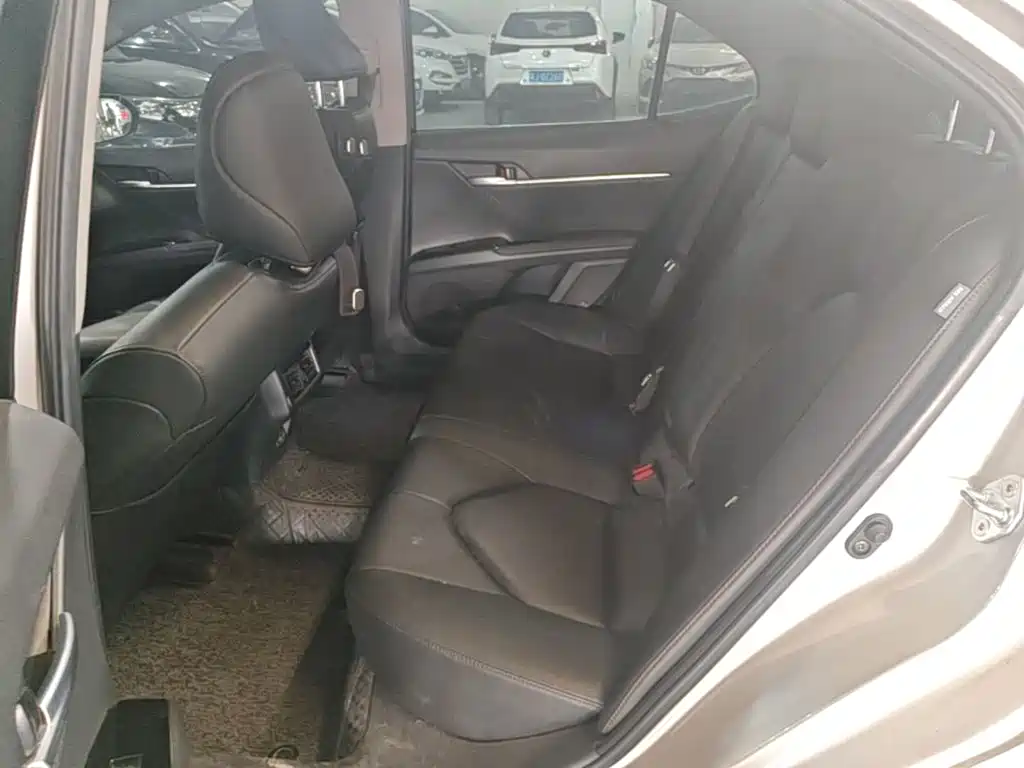 Toyota Camry — миниатюра 17