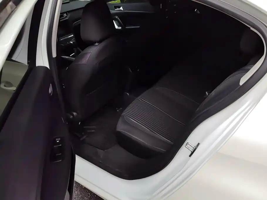 Peugeot 408 — миниатюра 11