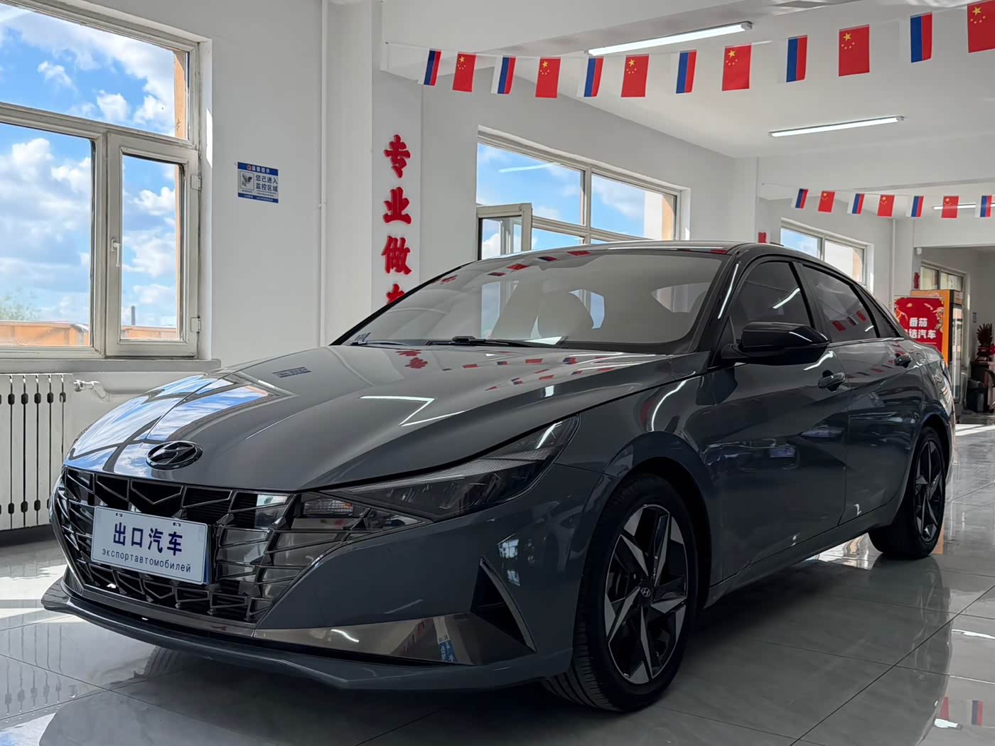 Hyundai Elantra 1.4 л 2022 г. Серебристо-серый, пробег 41000 км