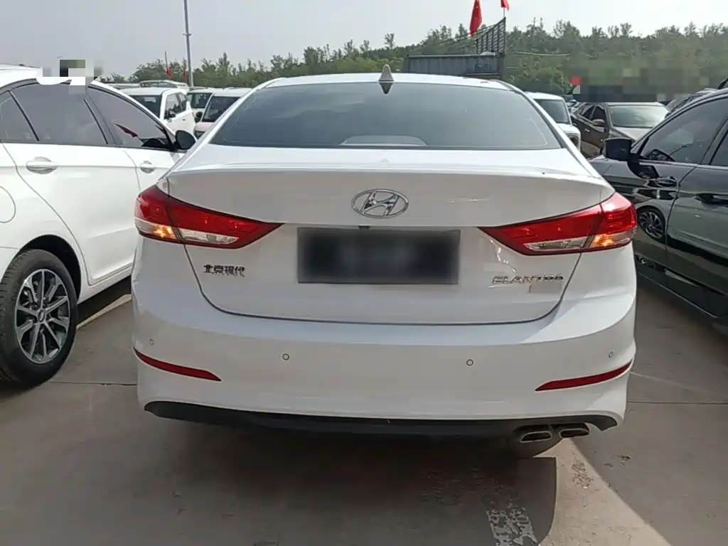 Hyundai Elantra — миниатюра 6