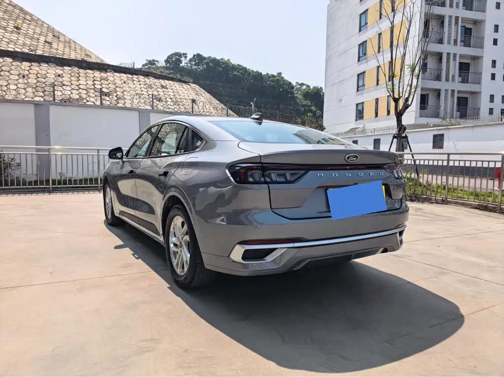 Ford Mondeo — миниатюра 6