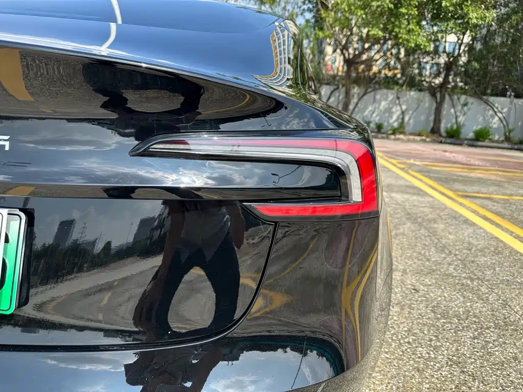 Tesla Model 3 — миниатюра 12