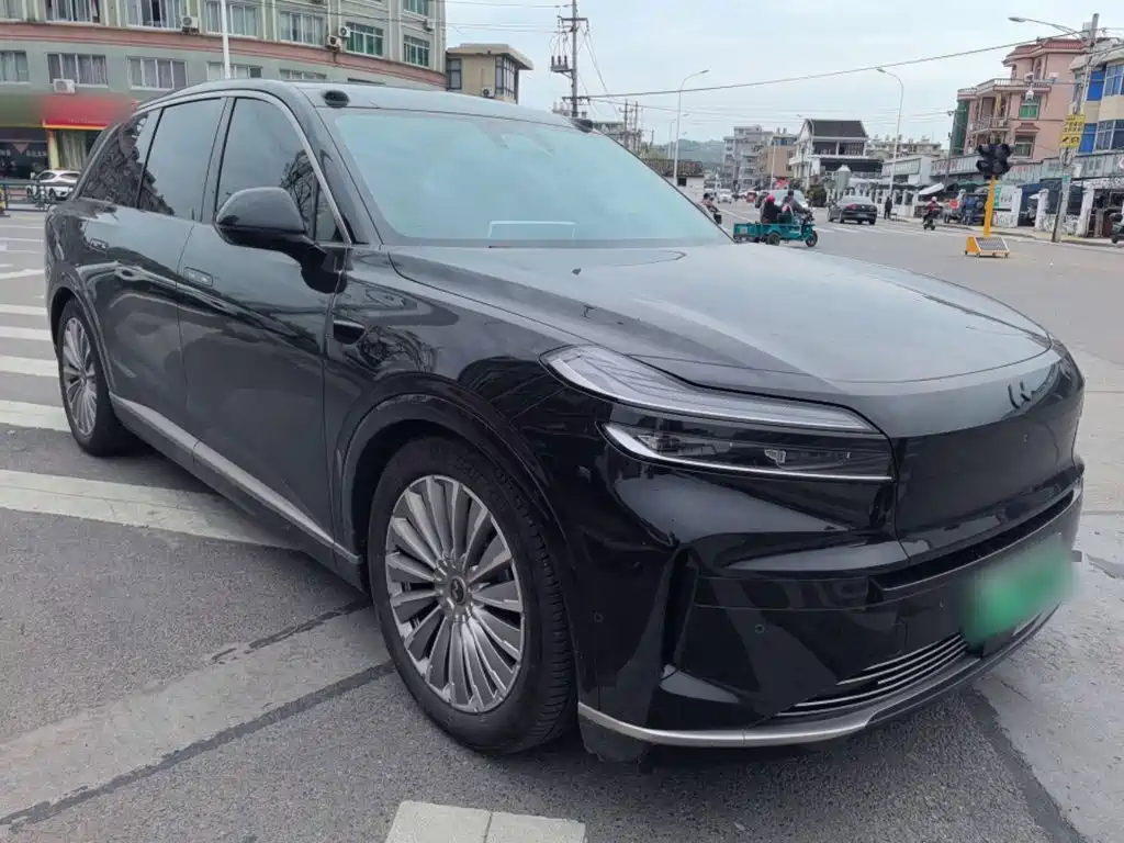 Onvo L90 2025 Max мест