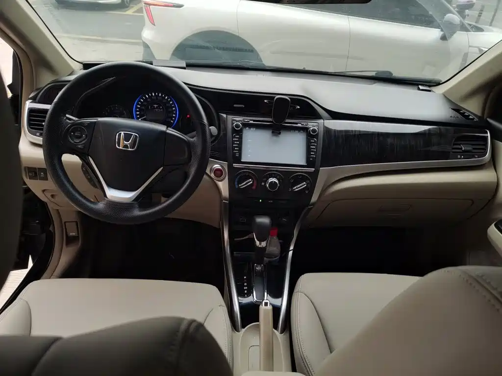 Honda Crider 2013 1.8L AT Luxury