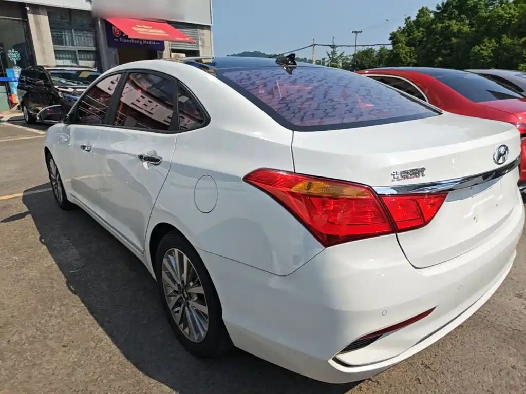 Hyundai Mistra 2017 1.8L AT GLS V