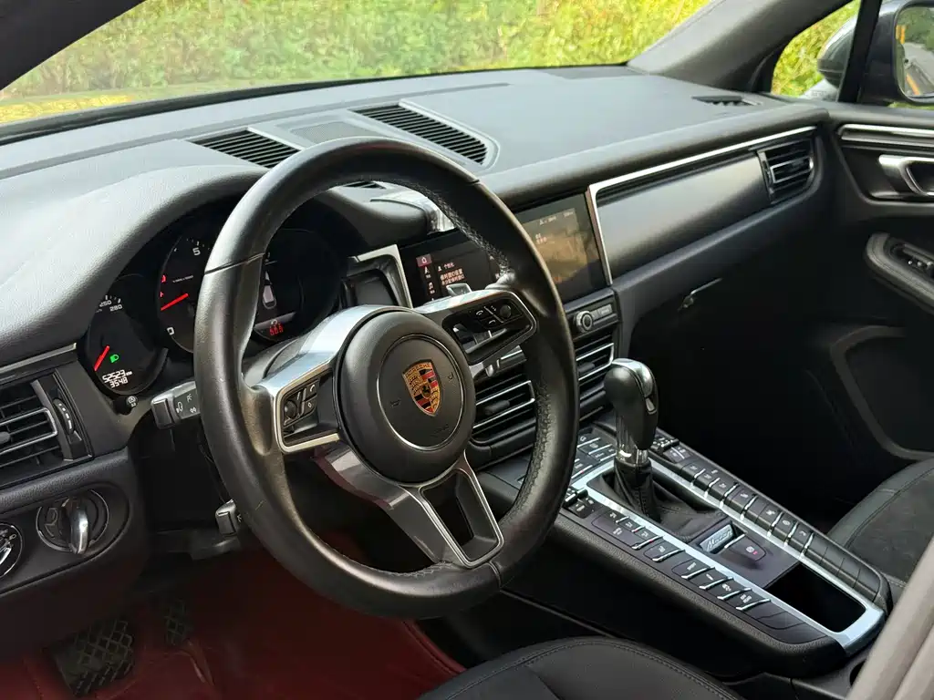 Porsche Macan — миниатюра 14