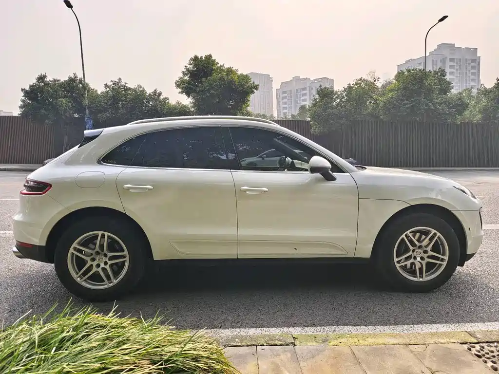 Porsche Macan — миниатюра 7