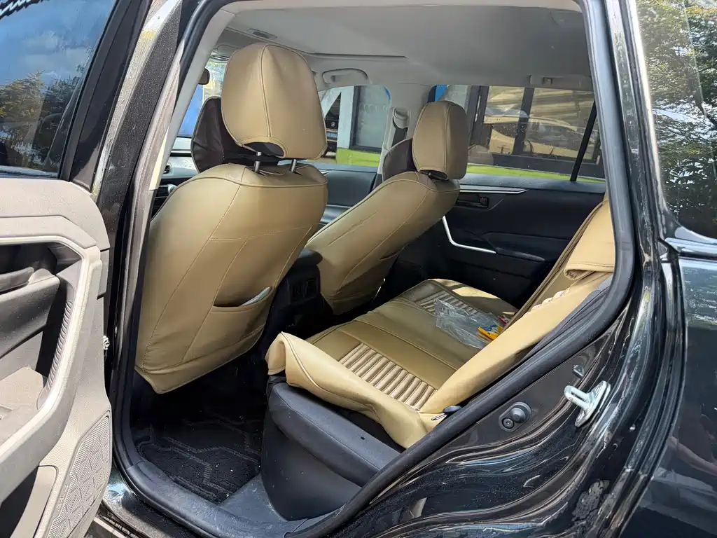 Toyota RAV4 — миниатюра 4