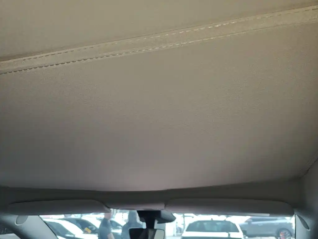 Tesla Model Y — миниатюра 18