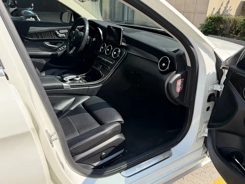Mercedes-Benz C-Class — миниатюра 4