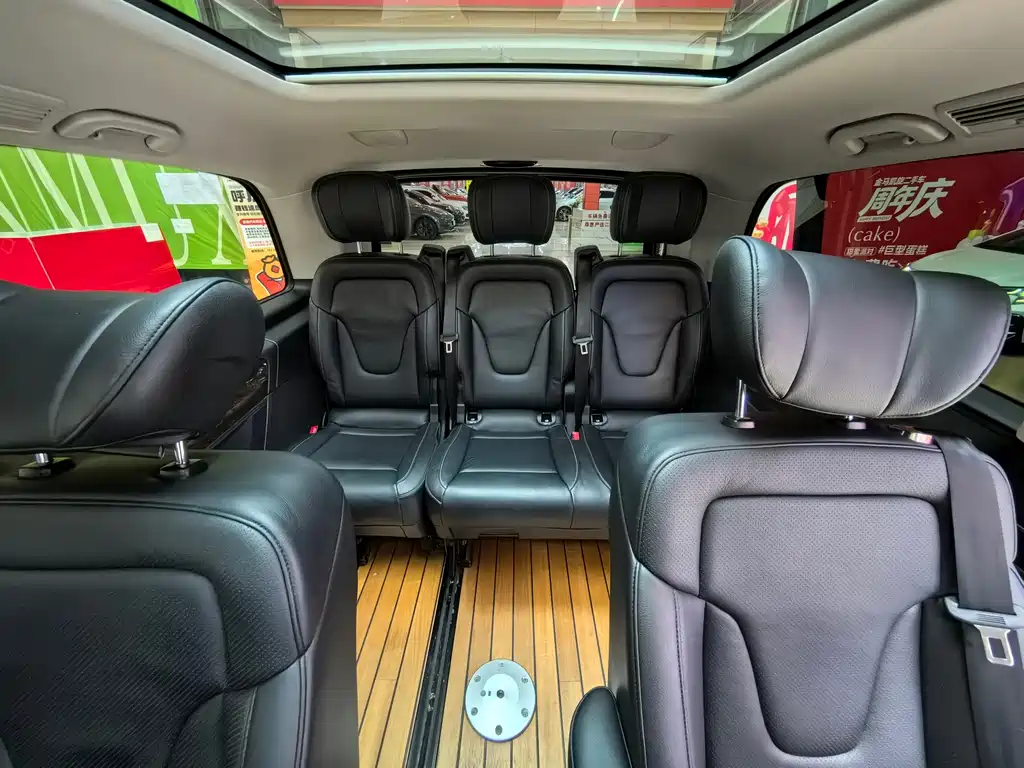 Mercedes-Benz V-Class — миниатюра 17