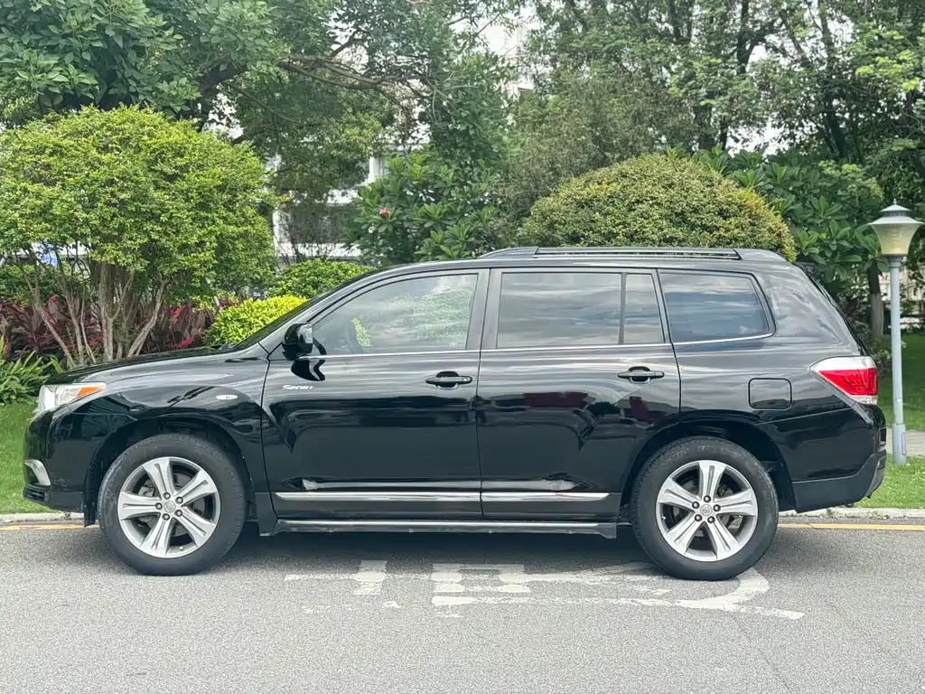 Toyota Highlander 2013 2.7L 7 мест