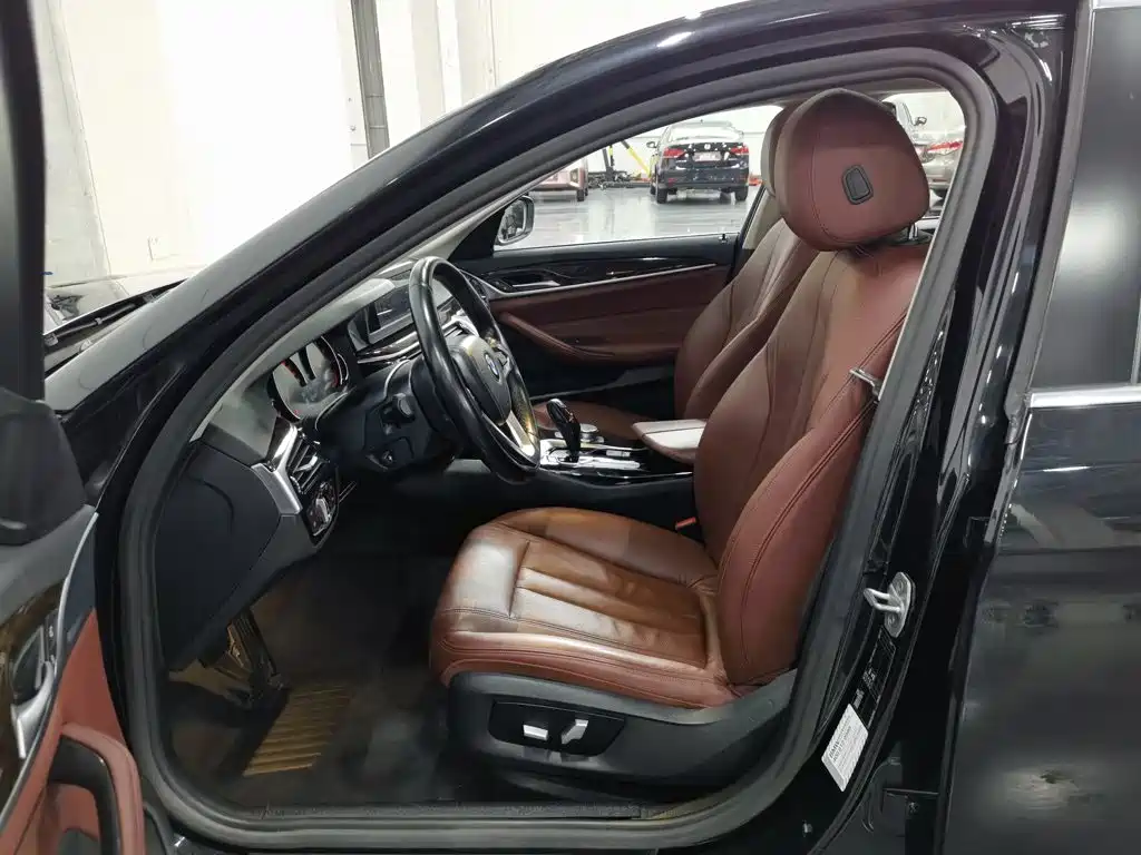 BMW 5 Series — миниатюра 10