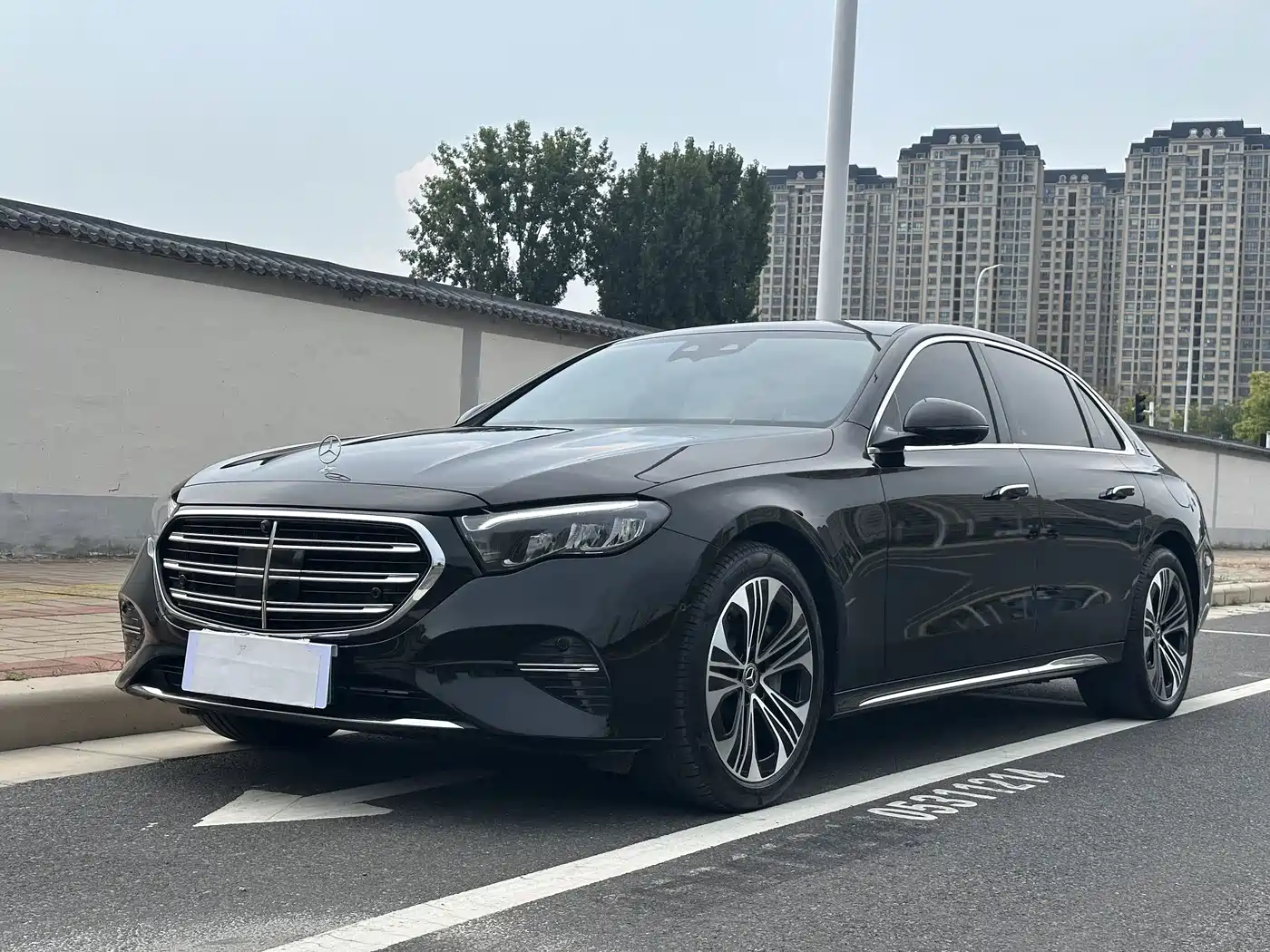 奔驰E级新能源 2024款 E 350 e L 插电式混合动力轿车 2024