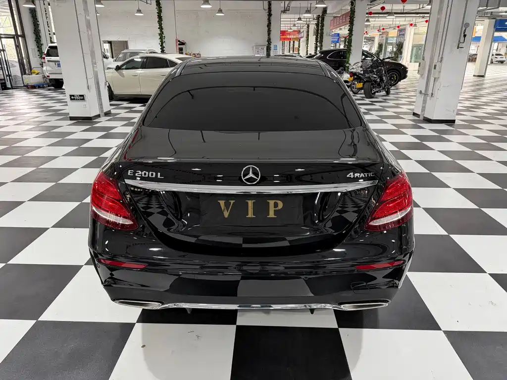Mercedes-Benz E-Class — миниатюра 8