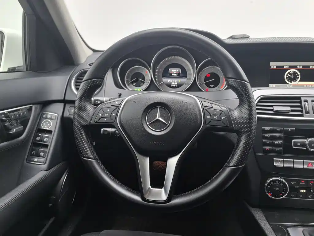 Mercedes-Benz C-Class — миниатюра 11