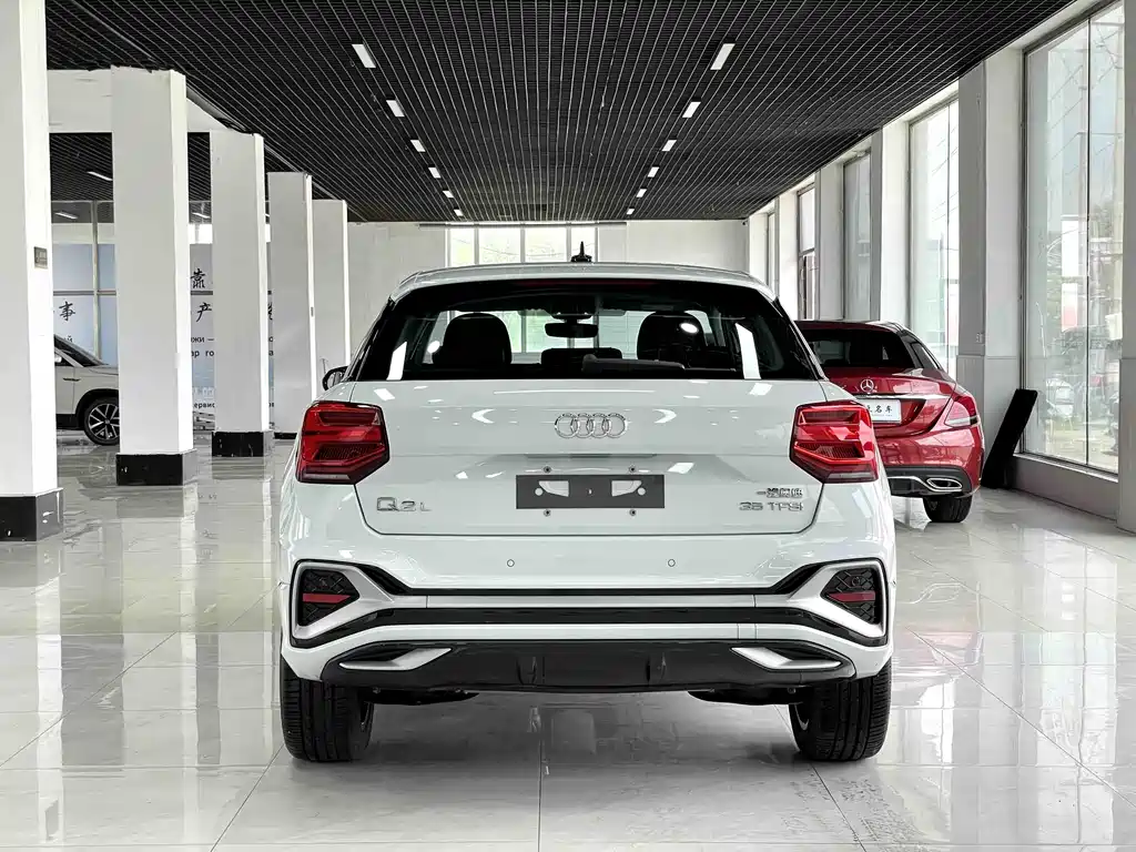 Audi Q2L 2023 35TFSI