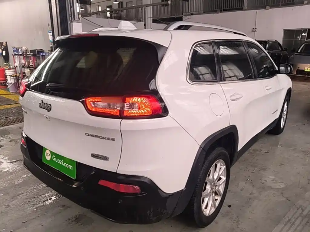 Jeep Cherokee — миниатюра 7