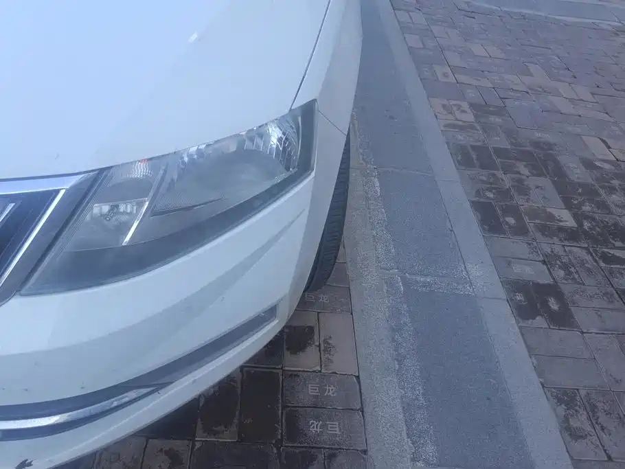 Skoda Rapid — миниатюра 5