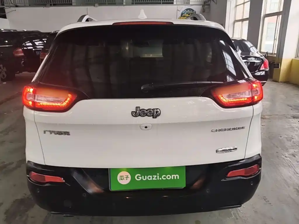 Jeep Cherokee — миниатюра 6